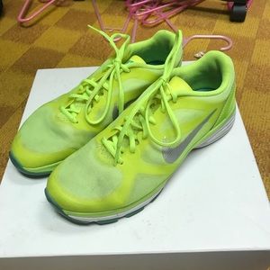 Nike Tennis Shoes
